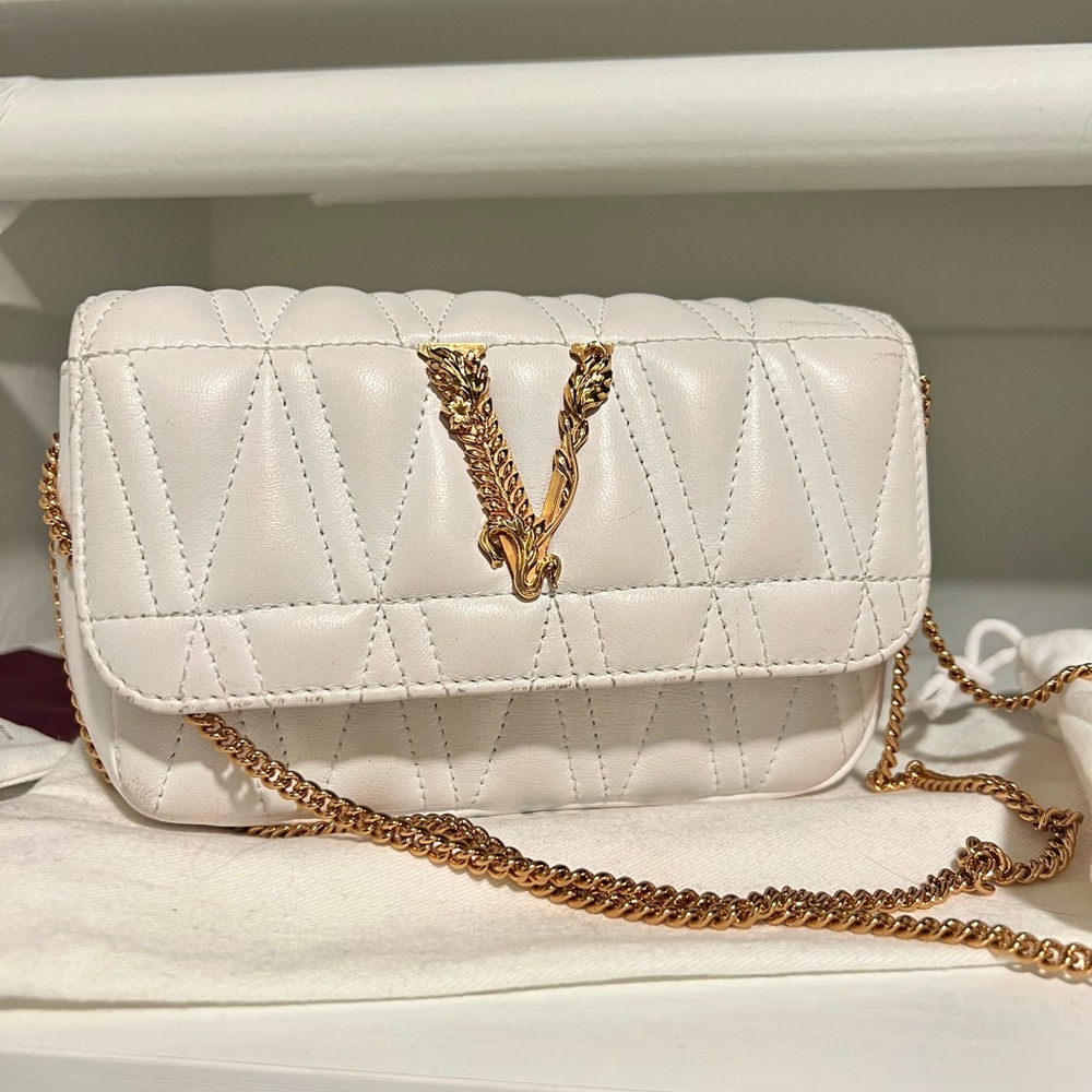 Elegant White Versace Quilted Chain Bag - Picture 7 of 15